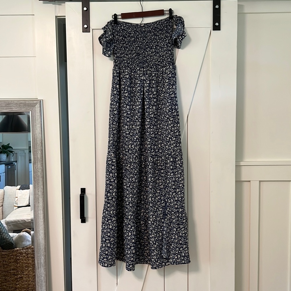 *Never Worn* Off the shoulder maxi dress with slit